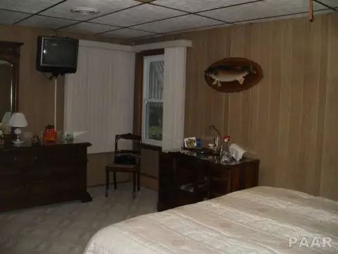 944 E Locust, Canton, IL 61520 photo 14