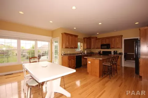 706 S Prairieview Dr, Dunlap, IL 61525 photo 8