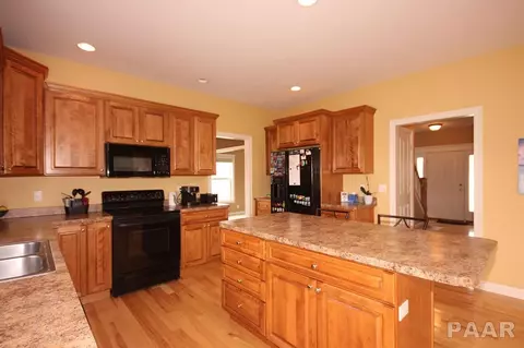 706 S Prairieview Dr, Dunlap, IL 61525 photo 6