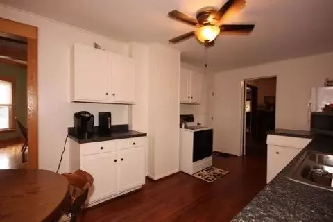 302 W Pne, Canton, IL 61520 photo 9