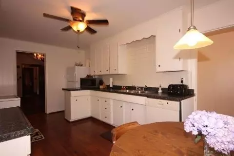 302 W Pne, Canton, IL 61520 photo 8