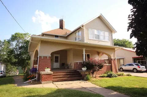 302 W Pne, Canton, IL 61520 photo 2