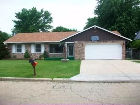 1475 E Locust, Canton, IL 61520 photo 2