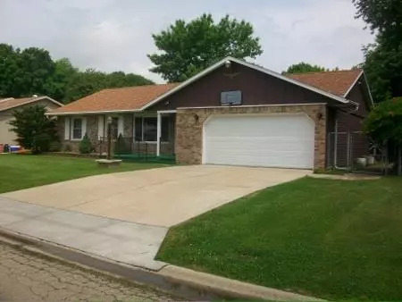 1475 E Locust, Canton, IL 61520 photo 1