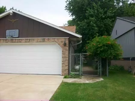 1475 E Locust, Canton, IL 61520 photo 4