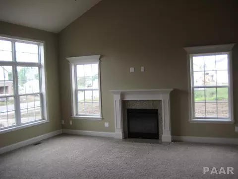 1000 Devonshire Rd, Washington, IL 61571 photo 5