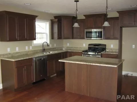 1000 Devonshire Rd, Washington, IL 61571 photo 9