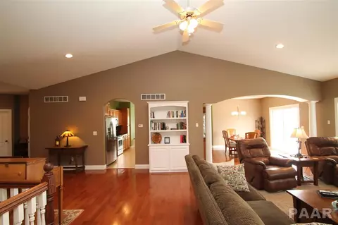 504 Windsor Dr, Germantown Hills, IL 61548 photo 7