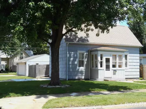 1201 Henrietta St, Pekin, IL 61554 photo 1