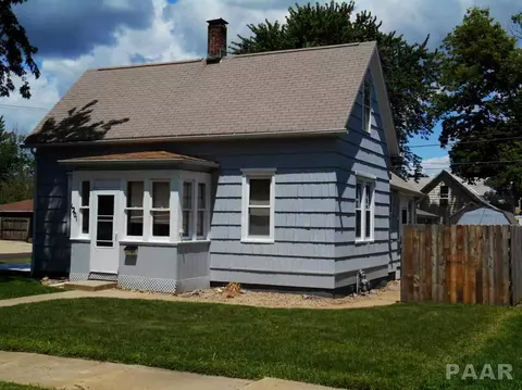 1201 Henrietta St, Pekin, IL 61554 photo 2