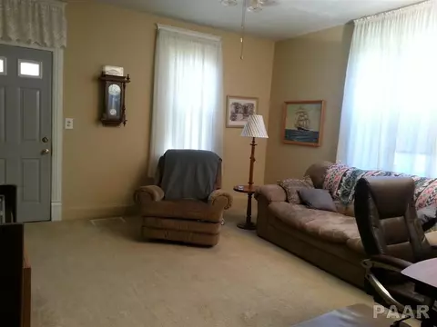 1201 Henrietta St, Pekin, IL 61554 photo 4