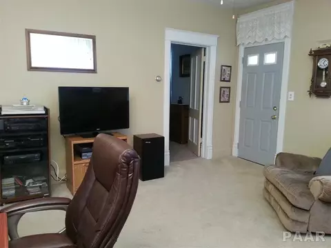 1201 Henrietta St, Pekin, IL 61554 photo 5