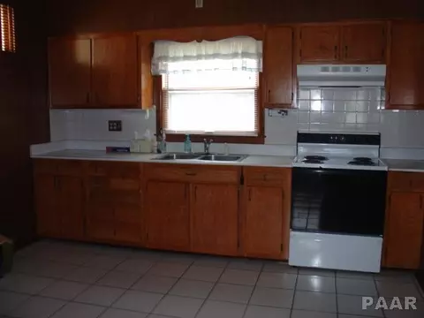317 E Leo, Eureka, IL 61530 photo 12