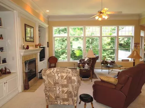 217 W Greystone Ct, Dunlap, IL 61525 photo 5