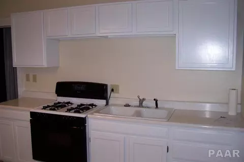 235 Howard Pl, Canton, IL 61520 photo 11