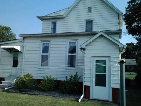 235 Howard Pl, Canton, IL 61520 photo 4