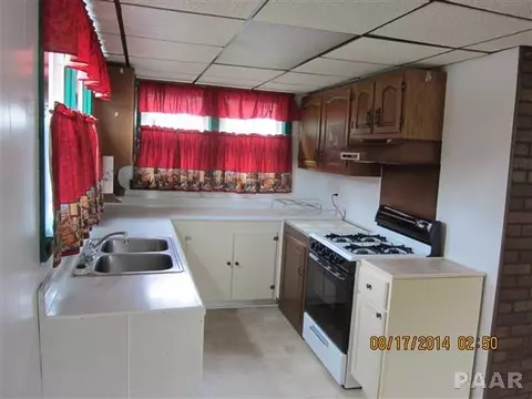 826 E Douglas, Cuba, IL 61427 photo 9