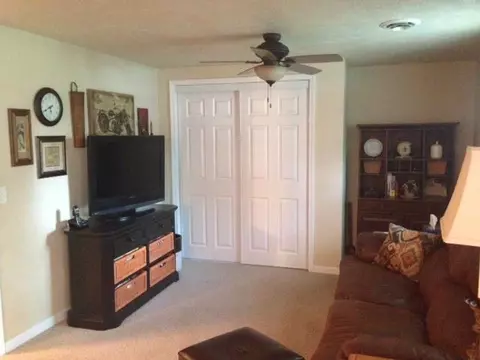 404 E Orange, Manito, IL 61546 photo 9