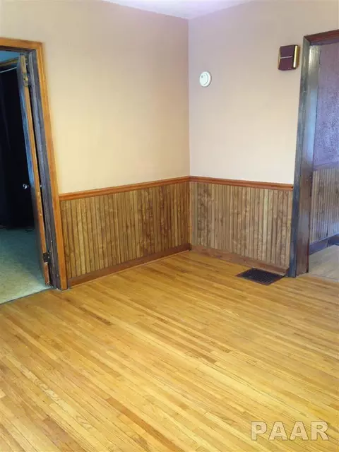 734 S 3rd Ave, Canton, IL 61520 photo 9