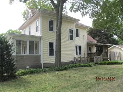 615 Main, Henry, IL 61537 photo 2