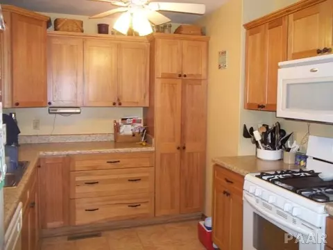 506 E Cruger, Eureka, IL 61530 photo 8