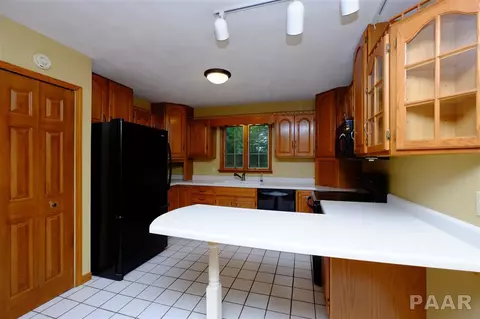 910 Golfview, Eureka, IL 61530 photo 5