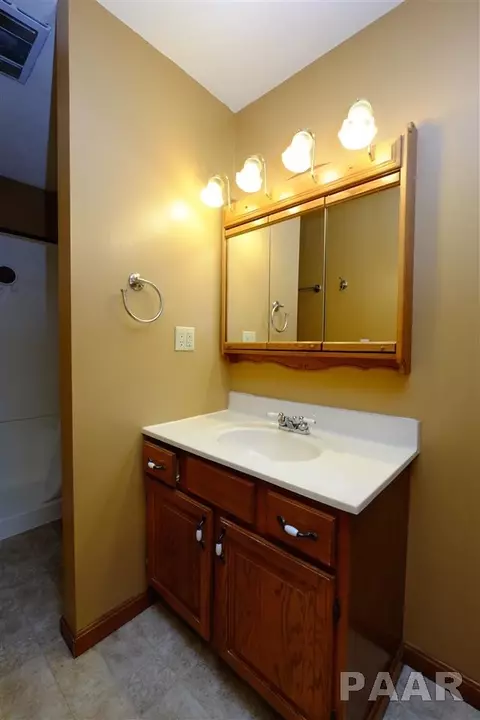 910 Golfview, Eureka, IL 61530 photo 13