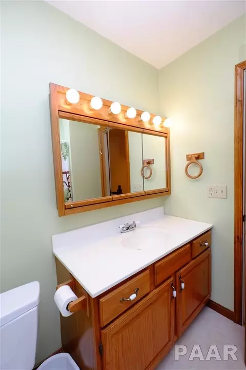 910 Golfview, Eureka, IL 61530 photo 19