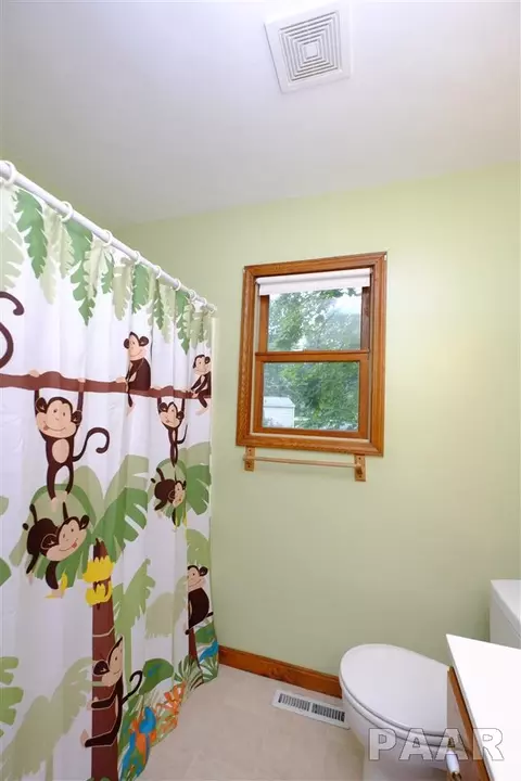 910 Golfview, Eureka, IL 61530 photo 20
