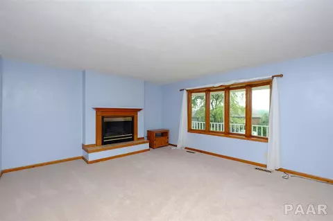 910 Golfview, Eureka, IL 61530 photo 4