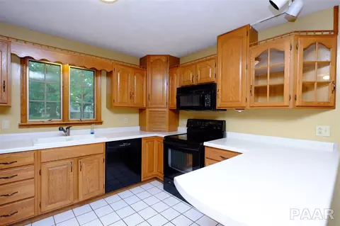 910 Golfview, Eureka, IL 61530 photo 6