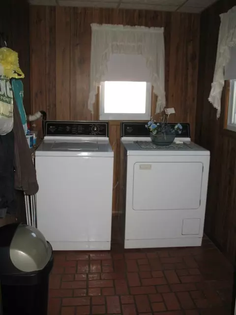 635 E Van Buren St, Cuba, IL 61427 photo 7