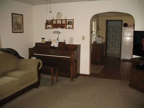 635 E Van Buren St, Cuba, IL 61427 photo 8