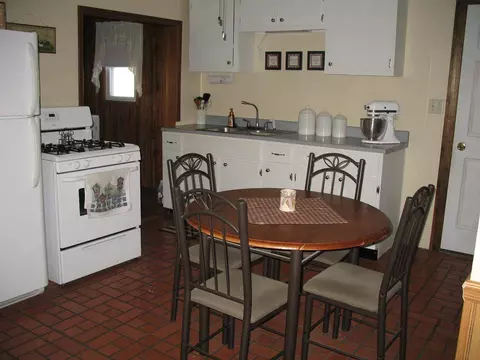 635 E Van Buren St, Cuba, IL 61427 photo 3