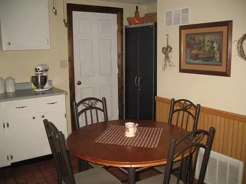 635 E Van Buren St, Cuba, IL 61427 photo 4