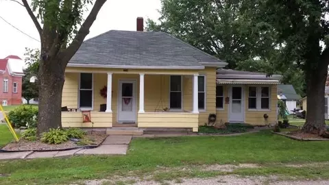 304 S 3rd St, Cuba, IL 61427 photo 2
