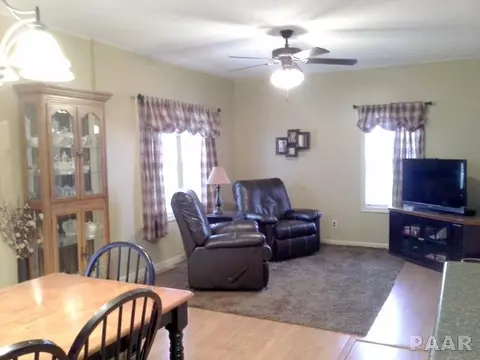 1944 E Chestnut, Canton, IL 61520 photo 7