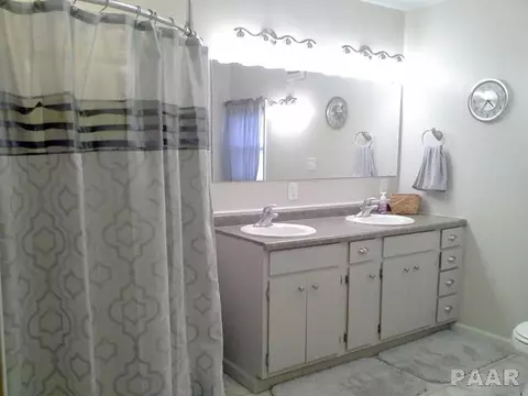 1944 E Chestnut, Canton, IL 61520 photo 9