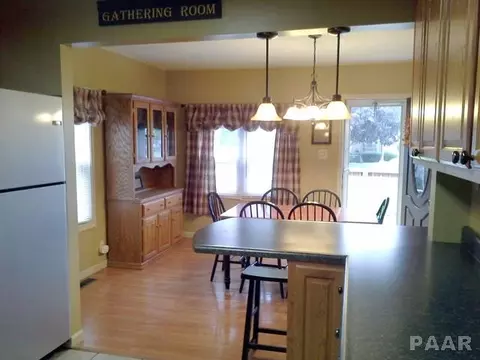 1944 E Chestnut, Canton, IL 61520 photo 3