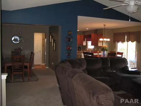 1937 Cobblestone, Washington, IL 61571 photo 5