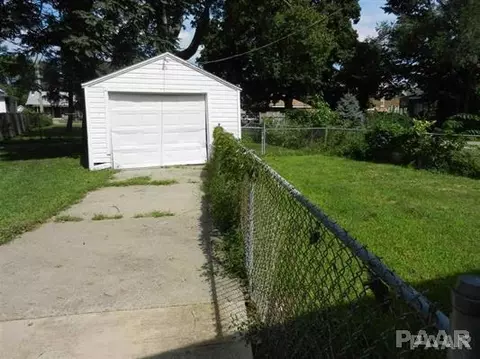 719 E Behrends, Peoria, IL 61603 photo 7