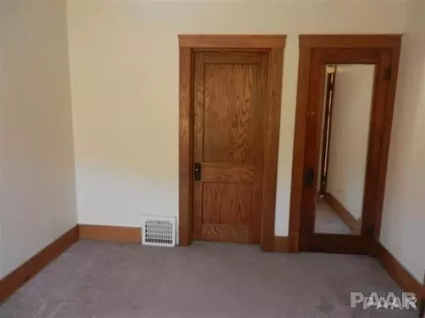 719 E Behrends, Peoria, IL 61603 photo 5