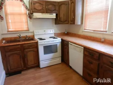 719 E Behrends, Peoria, IL 61603 photo 4