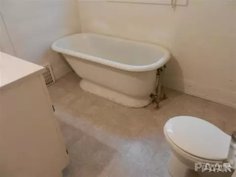 719 E Behrends, Peoria, IL 61603 photo 6