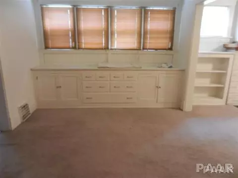 719 E Behrends, Peoria, IL 61603 photo 3
