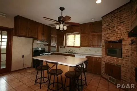 511 E Adams St, Morton, IL 61550 photo 9