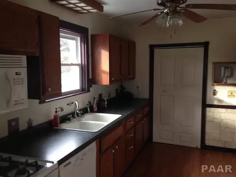 301 W Crow St, Eureka, IL 61530 photo 12
