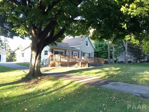 301 W Crow St, Eureka, IL 61530 photo 2