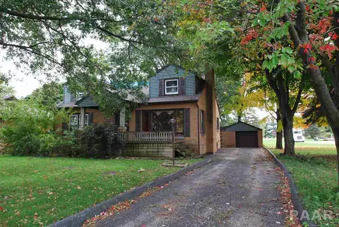 1832 E Chestnut St, Canton, IL 61520 photo 1
