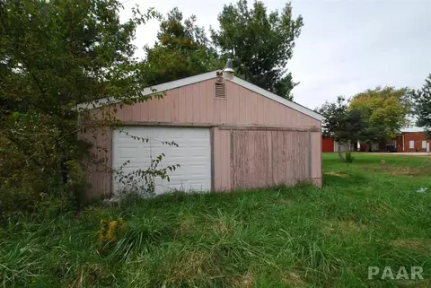 1832 E Chestnut St, Canton, IL 61520 photo 5